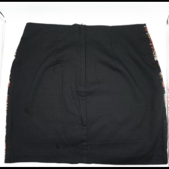 H&M Women Size 4 Black/Multicolor Mini Skirt With Embroidery and Beading. - Picture 5 of 7